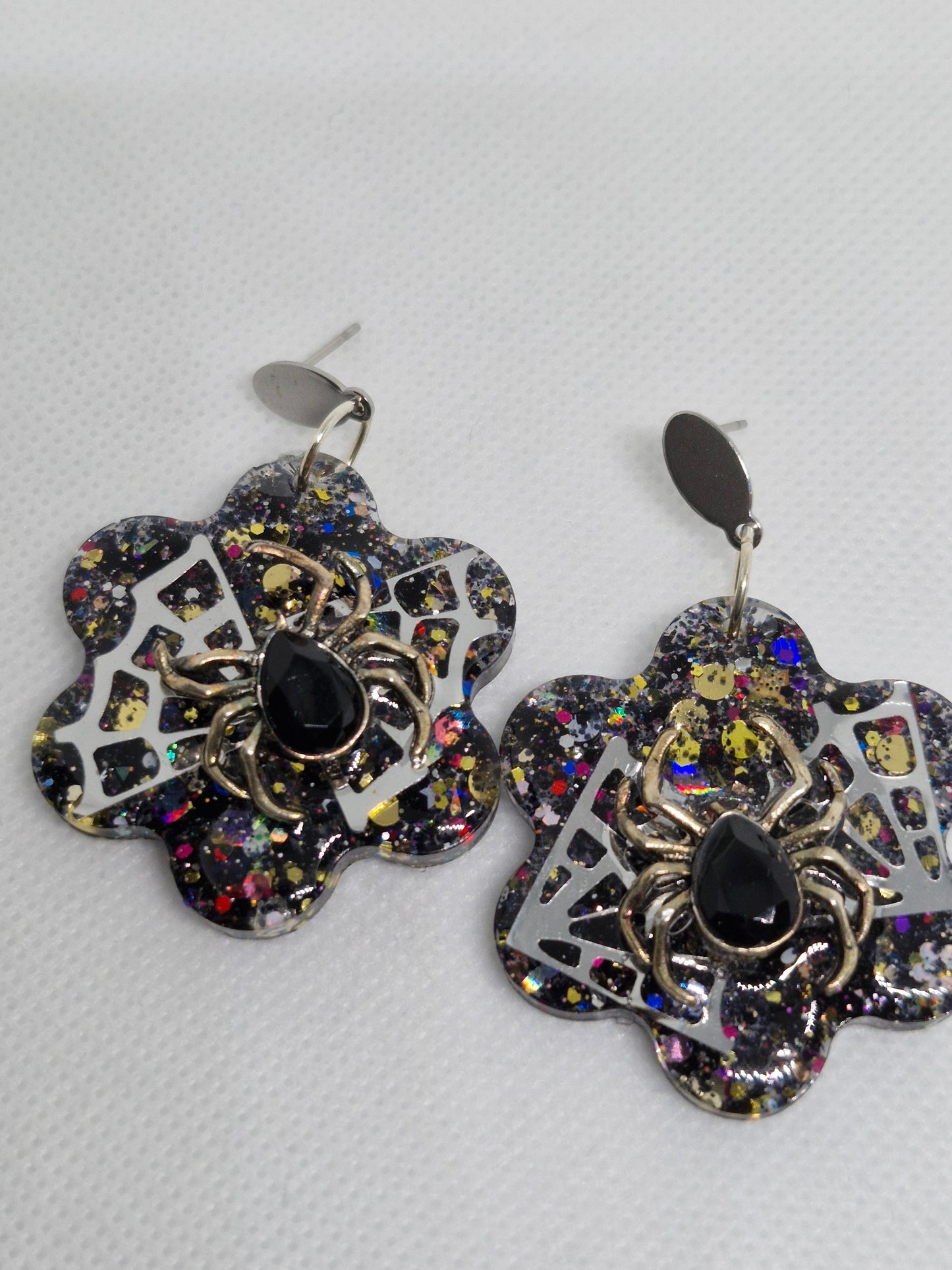 Black Glitter Mix Daisy Shaped Spider Dangle Earrings