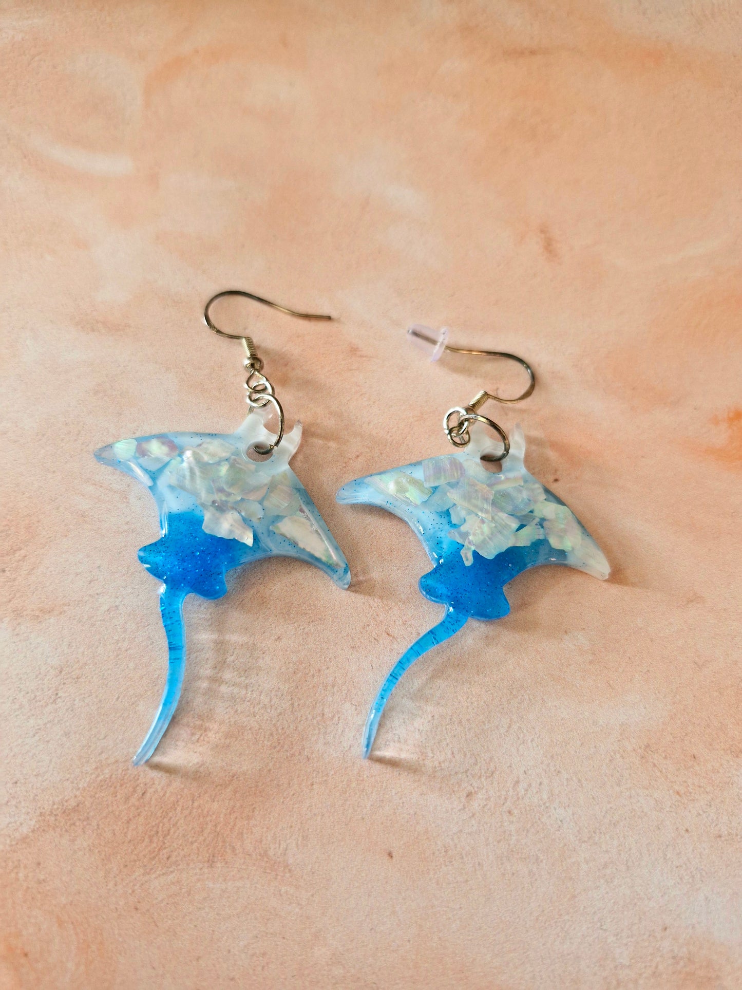 Mantary Resin Earrings with polished seashells