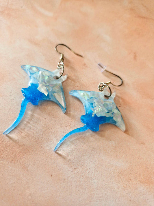 Mantary Resin Earrings with polished seashells
